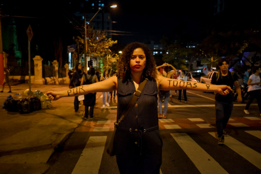 Fotografia por Max Vilela, feita 06/01/16, durante o ato Por Todas Elas - Belo Horizonte, MG.