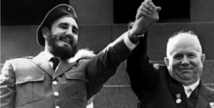 Fidel com Nikita Khrushchov: stalinismo joga com Cuba na “guerra fria”