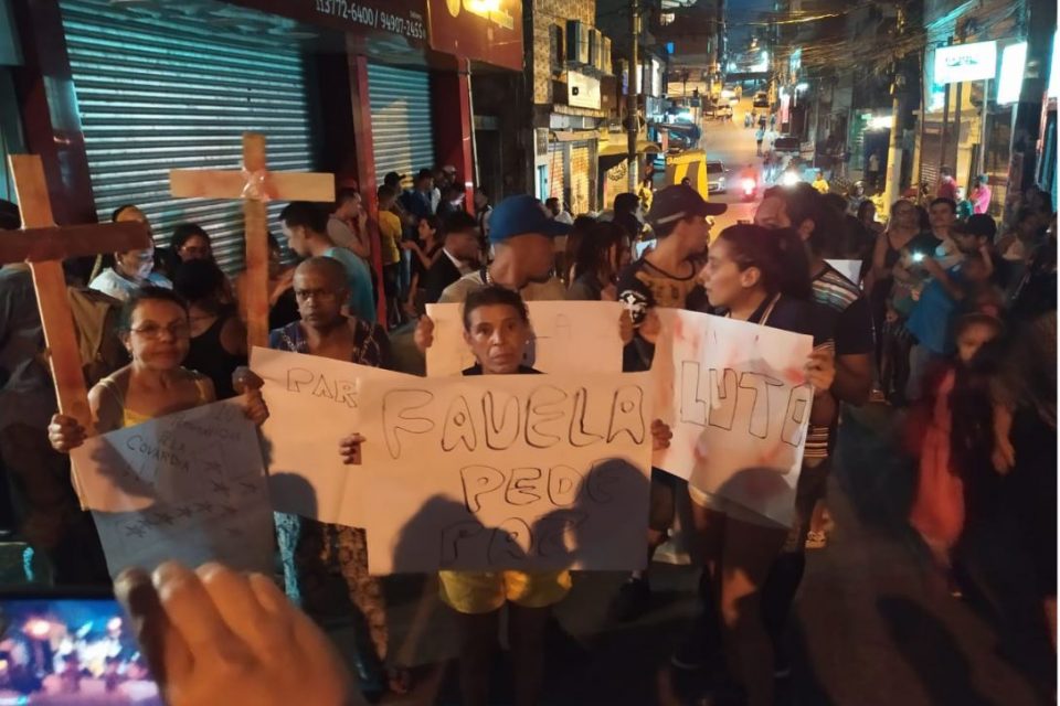 Paraisópolis: famílias, amigos e vizinhos protestam contra 9 mortes causadas pela insensatez e crueldade da polícia militar