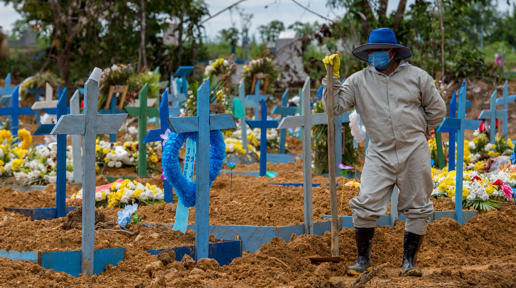 Manaus, Amazonas: sepultamentos no Cemitério Nossa Senhora Aparecida, durante pandemia do Covid-19 Foto: Alex Pazuello/Semcom
