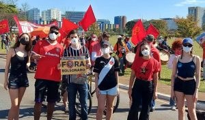 Torcedores do Internacional, Vasco e Corinthians unidos na manifestação contra Bolsonaro