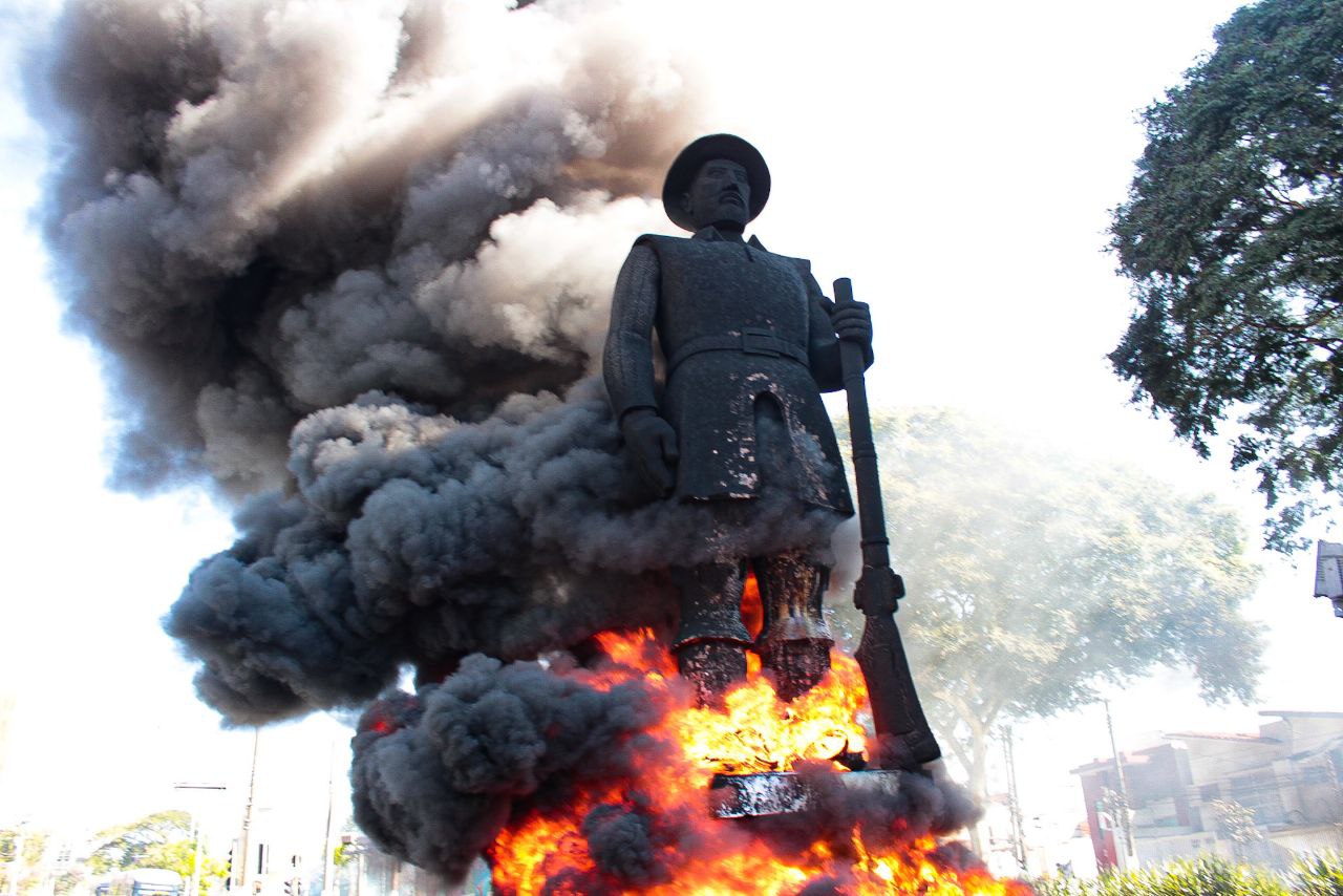 Para Paulo Galo, o fogo no Borba Gato fez parte de uma disputa simbólica. Foto de Lucas Martins