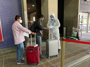 Protocolo de conferência de PCR Negativo e higienização de malas e do corpo para entrar em aeroporto de Caracas, na Venezuela.