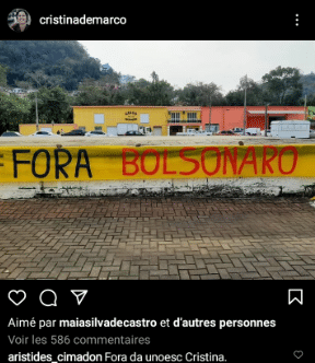 Faixa "Fora Bolsonaro", amarela vermelha e preta escrita por manifestantes no protesto do dia 3 de julho. 