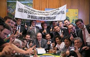 Kim Kataguiri com Bolsonaro, Eduardo Cunha, Eduardo Bolsonaro: contra a Democracia
