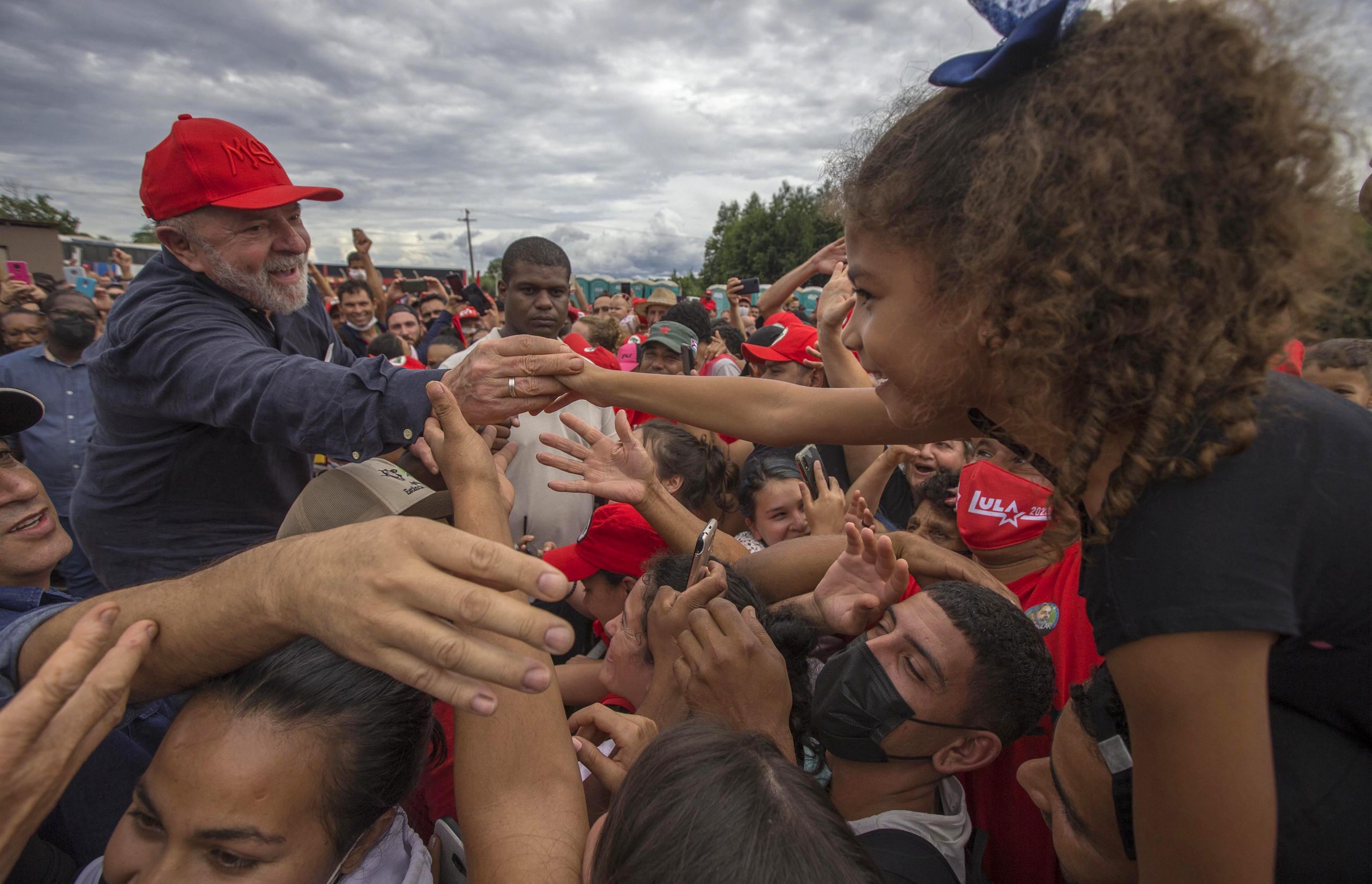 Lula e sem-terrinha: por um futuro melhor para o Brasil - Foto: Marlene Bergamo