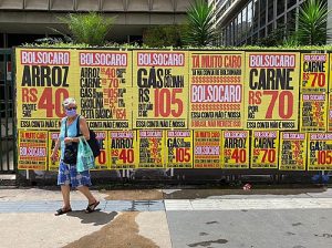 Campanha denuncia aumento da inflação durante o governo Bolsonaro por meio de lambe-lambes em São Paulo - Bruno Torturra / Divulgação