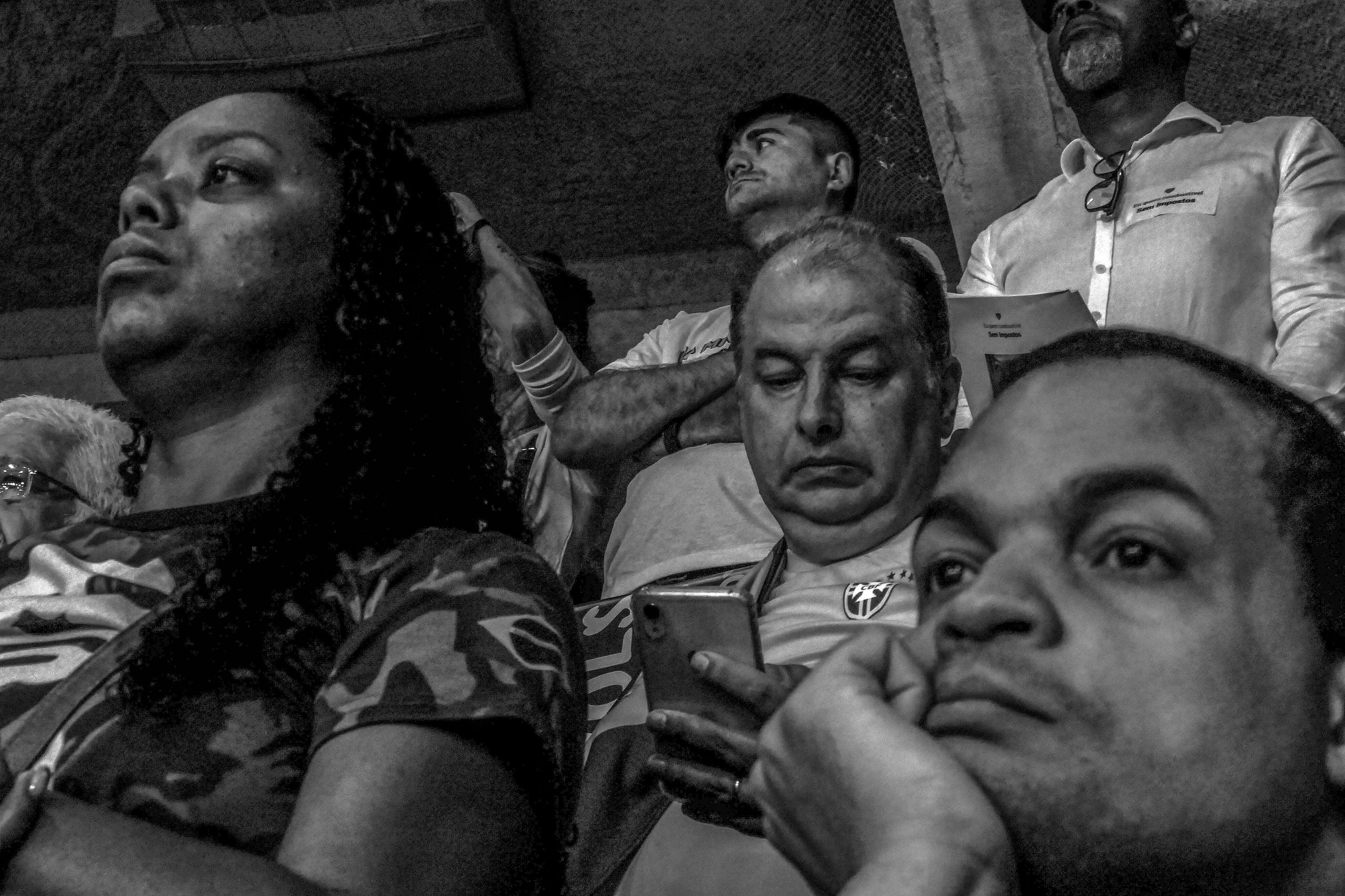 Correligionários de Bolsonaro, durante a Convenção e à saída do Maracanãzinho