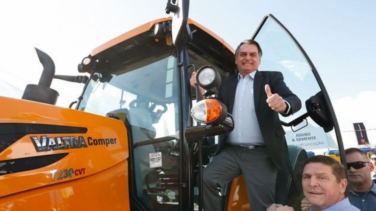 Bolsonaro participa de tratoraço com apoio de empresários do agronegócio [Foto: Alan Santos/PR]