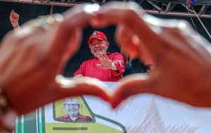 Datafolha: Povão continua com Lula. Auxílio Brasil não compra os votos dos mais pobrespopulares