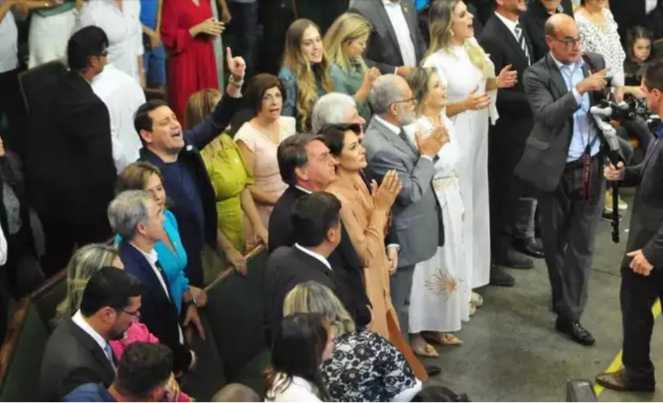 Bolsonaro e Michelli ao lado de Márcio Valadão, no ato pelos 50 anos de ministério do pastor