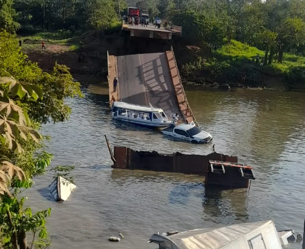 Ponte desaba em Manaus. Foto: Reprodução.