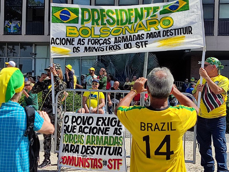 Manifestantes pró Bolsonaro pedem o fim do "STF Comunista". Foto: Bia Abramo