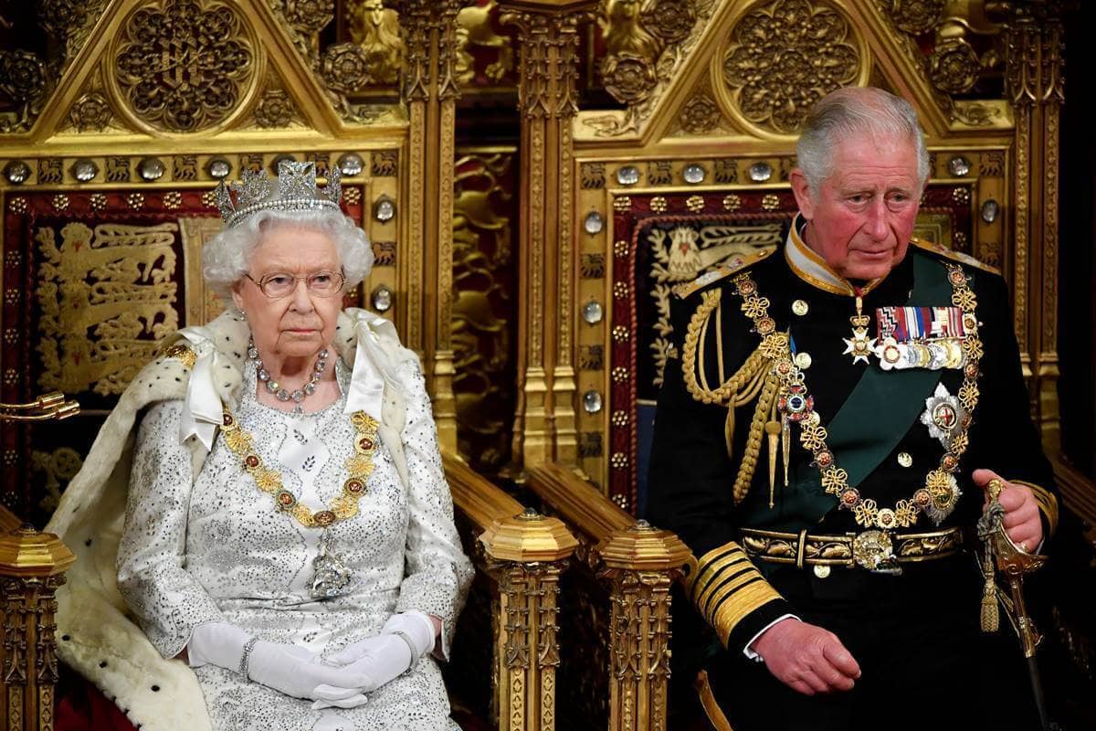 Rainha Elizabeth e seu filho Príncipe Charles foto: divulgação