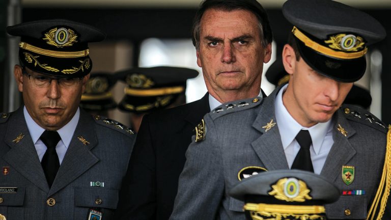 Bolsonaro e as Forças Armadas. Foto/Reprodução