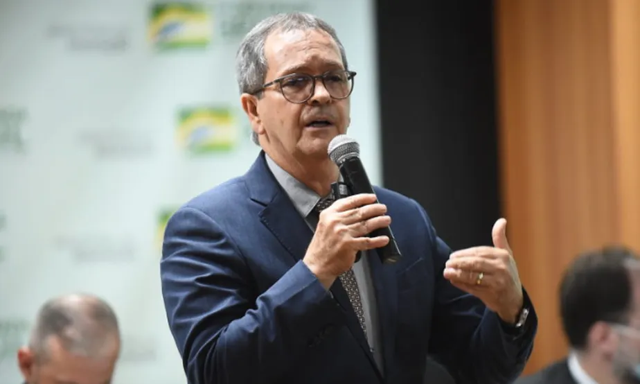 Bolsonaro nomeia Mauro Luiz Rabelo que foi preso na máfia dos concursos para o Conselho Nacional da Educação